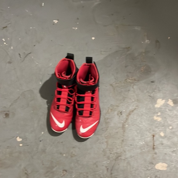 Size 9 cleat selling them for $40-$50 - Picture 2 of 2